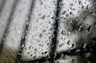 Comment éliminer définitivement les taches d&rsquo;humidité et les moisissures des murs et des plafonds ?